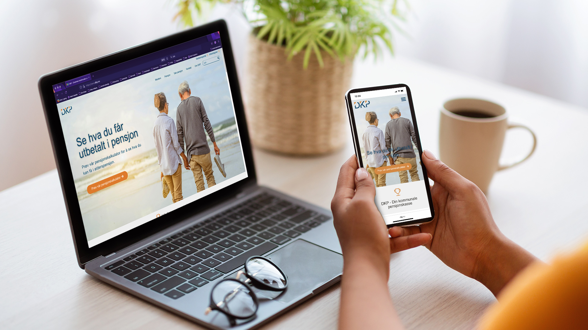 Desktop og mobil med nettside dkp på