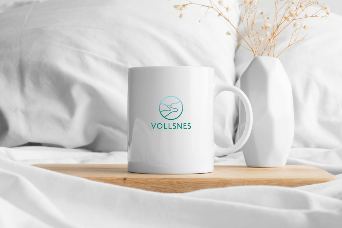 Kaffekopp med logo på senga